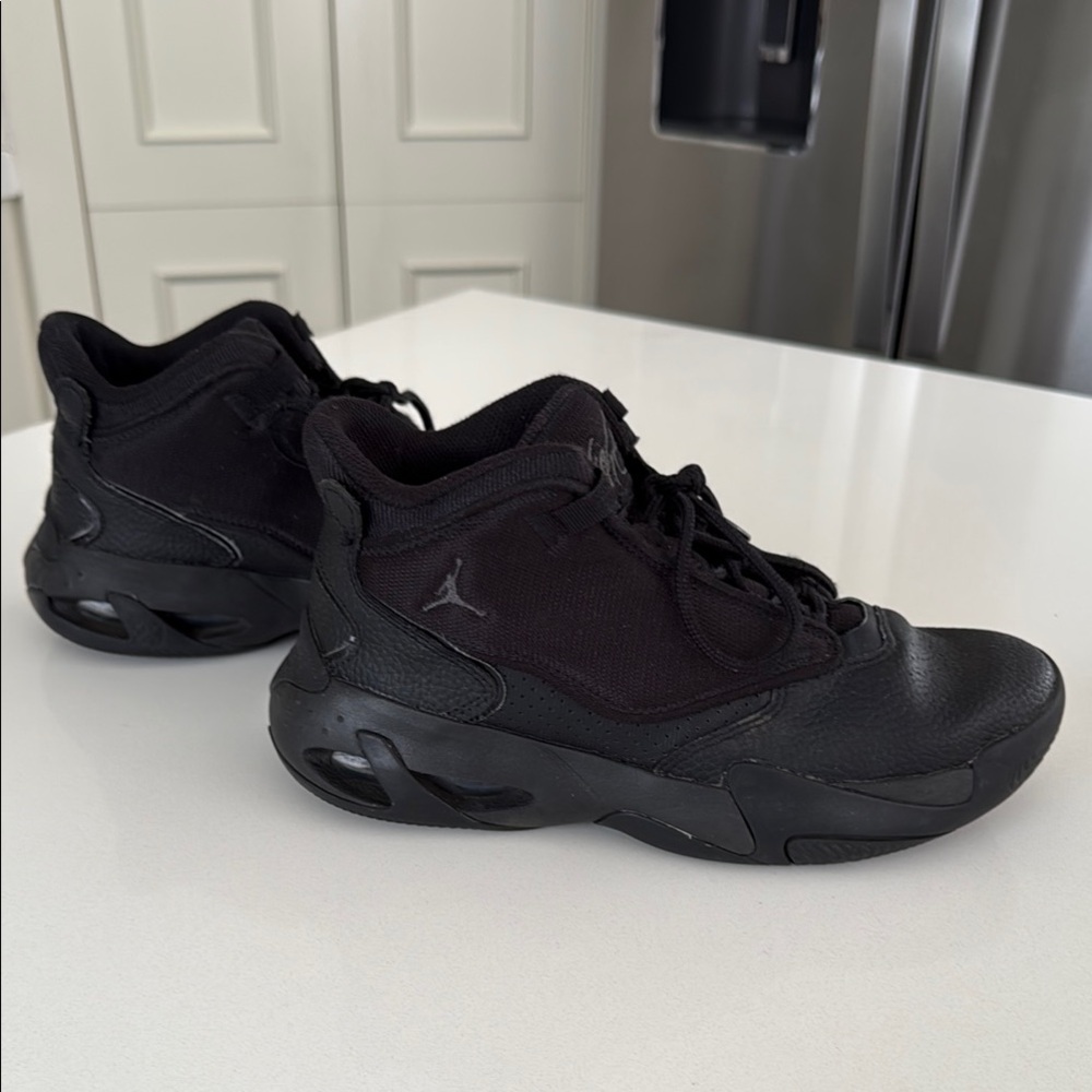 Jordan Black Athletic Shoes Sleek Design